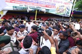 अभ्यर्थियों ने सरकार को दिया साफ संदेश, मांगें पूरी होने तक जारी रहेगा आंदोलन